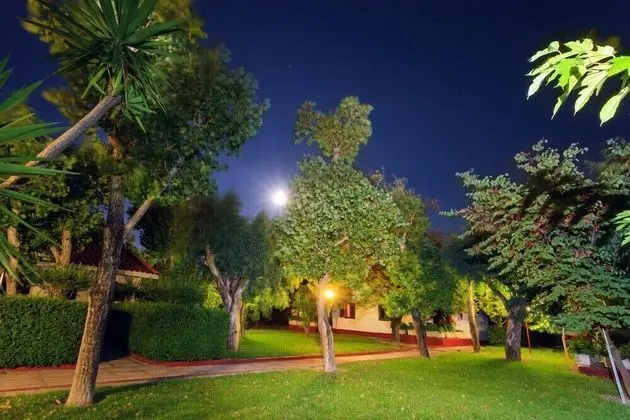 Alykes Park Bungalows & Apt