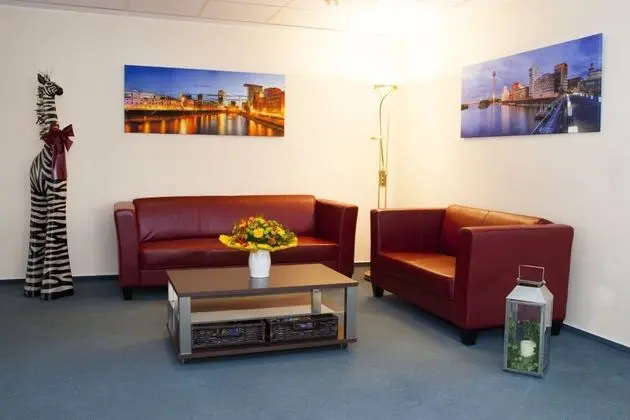 Hotel Am Düsseldorfer Platz - Lobi