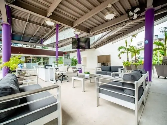 AM Hotel & Plaza - Lobi