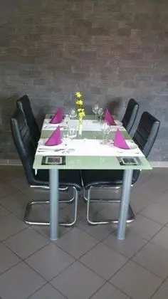 Hotel am Rosenplatz 24-hour check-in, free parking, guest kitchen - Mutfak