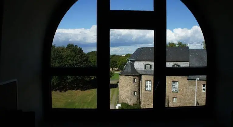 Hotel am Schloss Broich - Genel