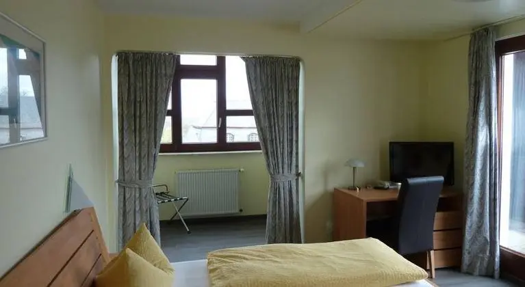 Hotel am Schloss Broich - Genel