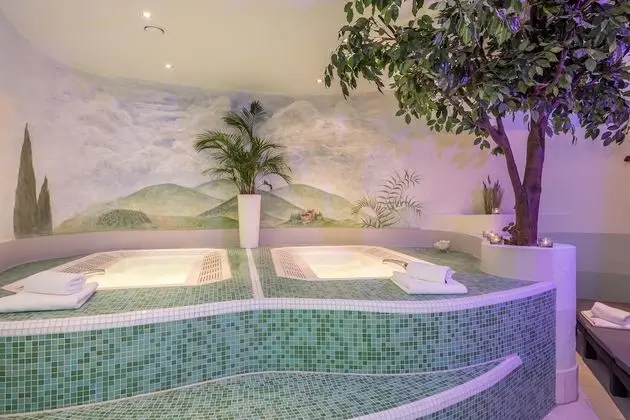 Hotel am Schlosspark & Gasthof Neuwirt - Havuz
