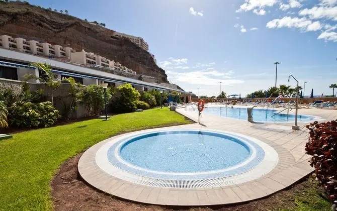 Amadores Beach Apartments - Havuz