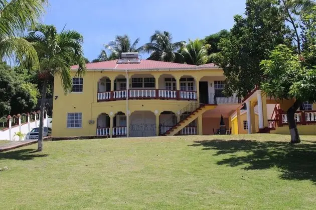 Amarilla Apts