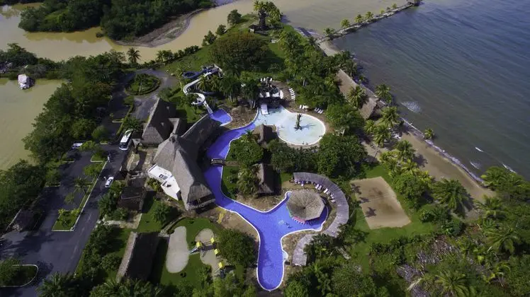 Hotel Amatique Bay