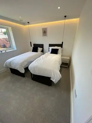 Amazing 2 Bed Flat with Parking - Oda
