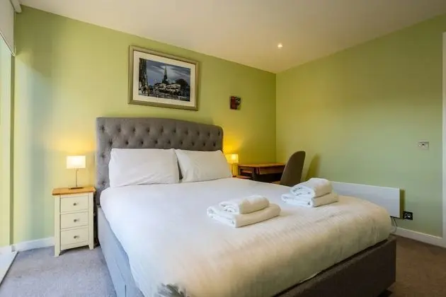 Amazing 2 Bedroom Apartment With Views of Edinburgh Castle