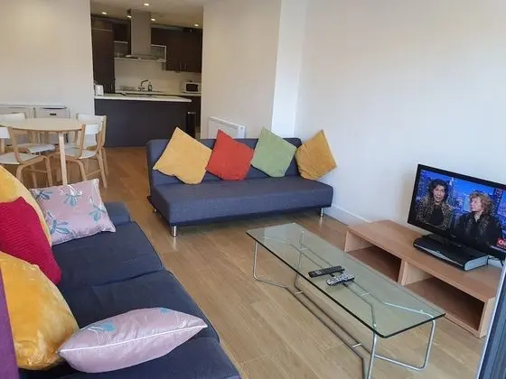 AMAZING 2 BEDS 2 BATHS 10min LDN BRIDGE