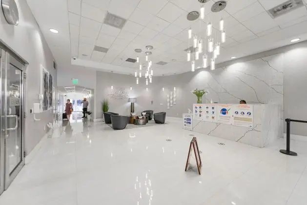 Amazing 2Br Condo in Brickell W Pool - Lobi