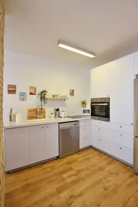 Amazing 3 Bedroom Garden Apartment near Gordon Beach - Mutfak