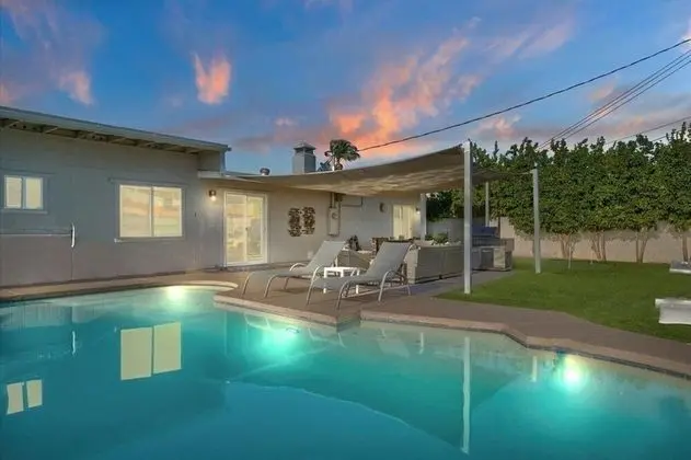 Amazing 4-bdrm W/backyard Paradise in Scottsdale!