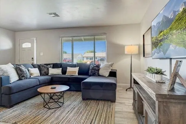 Amazing 4-bdrm W/backyard Paradise in Scottsdale! - İç Mekan