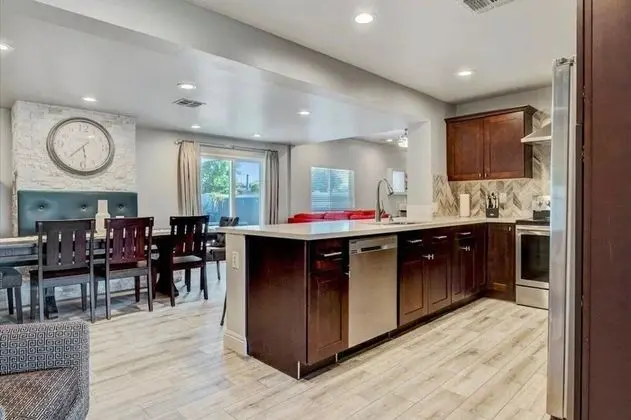 Amazing 4-bdrm W/backyard Paradise in Scottsdale! - Mutfak