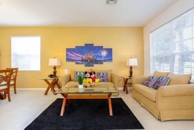 Amazing 6 Bedroom 4 Bath Pool Home With Lake View