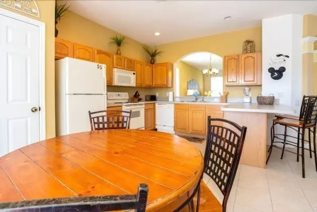 Amazing 6 Bedroom 4 Bath Pool Home With Lake View - Mutfak