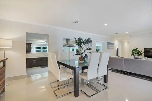Amazing 6BR Estate with Private Pool - Yerinde Yemek