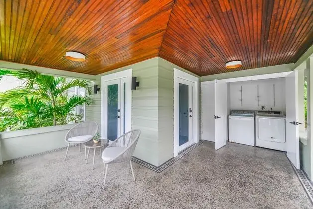 Amazing Bahamian Home at Design District