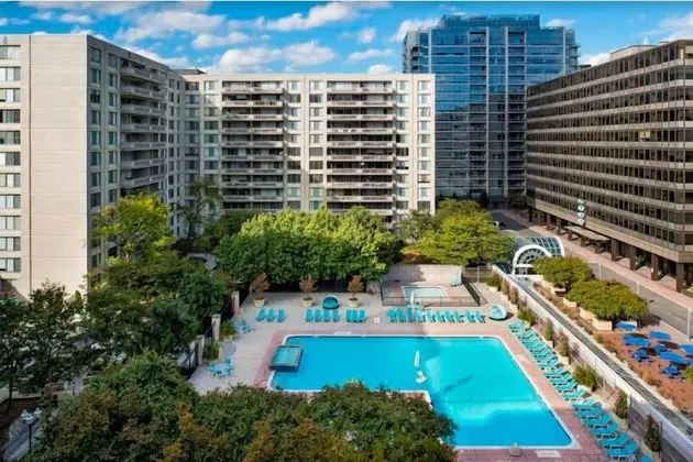 Amazing Br2 Bedroom Condo at Arlington - Havuz
