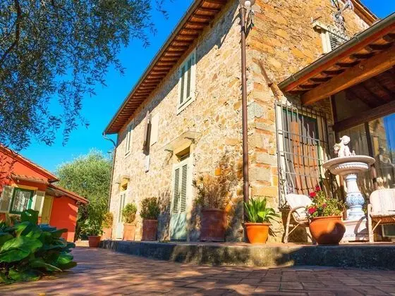 Amazing Farmhouse in Montecatini Terme with Hot Tub - Dış Mekan