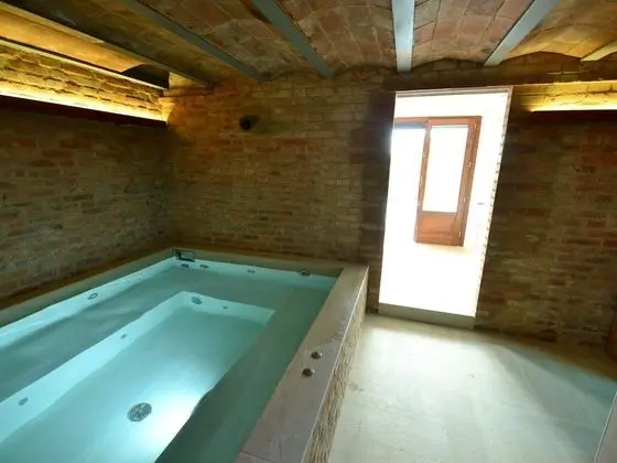 Amazing Farmhouse in Montecatini Terme with Hot Tub - Spa