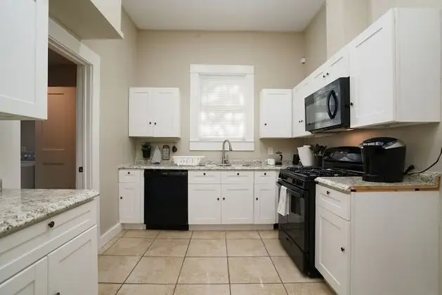 Amazing Fully Fenced Home Only 1.7 mi to Downtown - Mutfak