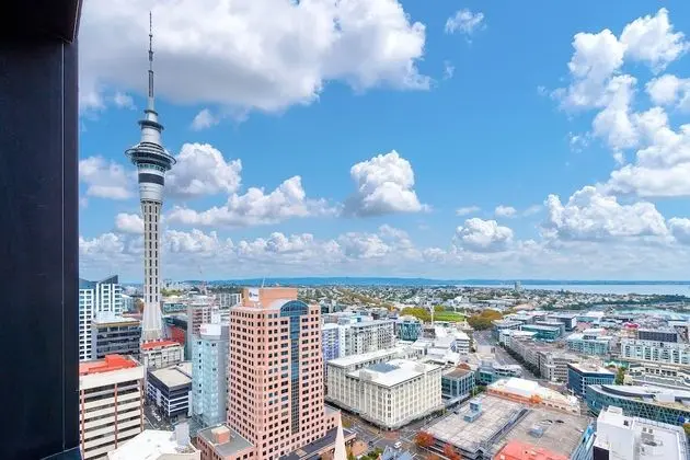 Amazing Harbour, Skytower & Rangitoto Views