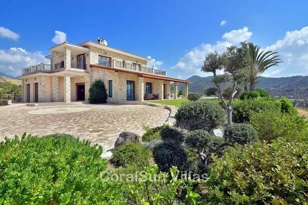 Amazing Luxury Villa, Enormous Heated Pool Jacuzzi, Gym, Games Room In Paphos