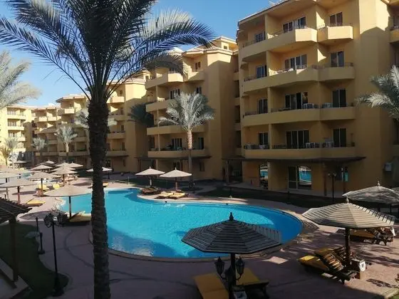 Amazing Pool View 2 BDR at British Resort - Havuz
