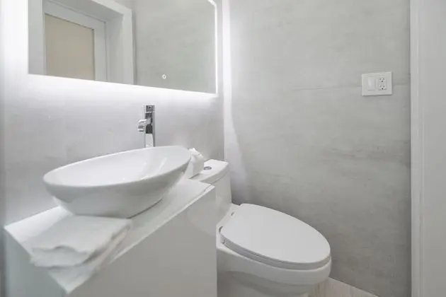 Amazing renovated home close to the Bay - Banyo Tipleri