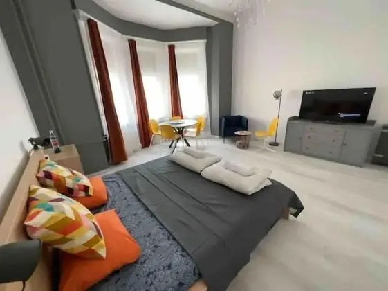 Amazing & Spacious 3 bedroom Apartment