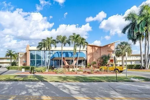 Amazing Studio/1bath, Hallandale Beach, Outdoor Pool & Free Parking!