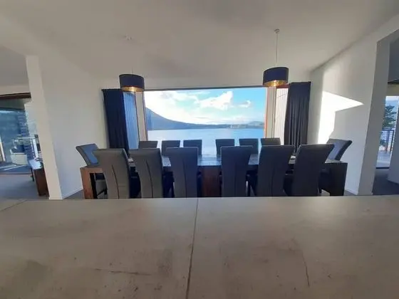 Amazing Unique Five-Star Waterfront Retreat - Yerinde Yemek