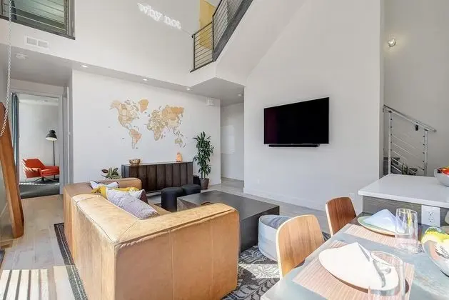 Amazingly Sleek Rino Pad - Stunning Mountain Views - Oda Düzeni