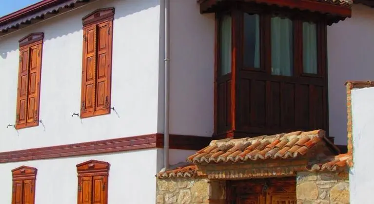 Amazon Petite Palace