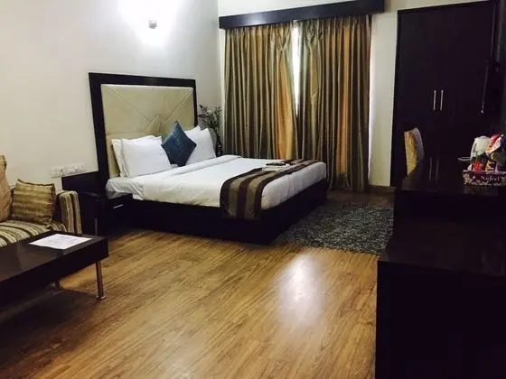 Hotel Amazone Residency - Dlf Phase 3 - Oda