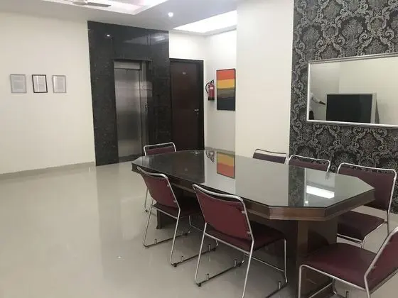 Hotel Amazone Residency - Dlf Phase 3 - Yerinde Yemek