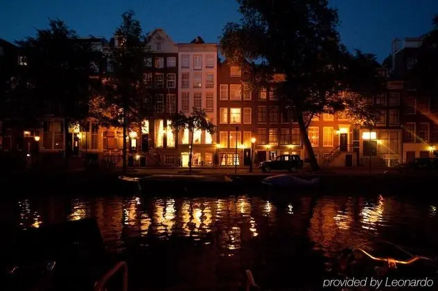 Ambassade Hotel