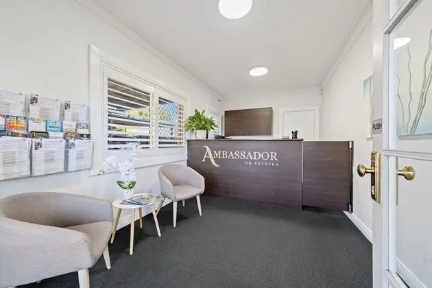 Ambassador on Ruthven - Lobi