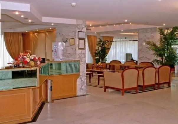 Ambassador Suites - Lobi
