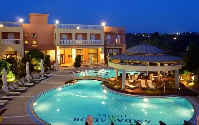 Ambassador Hotel Thessaloniki - Havuz