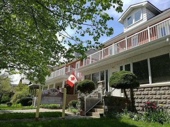 Ambassador's Inn Next Door - Dış Mekan