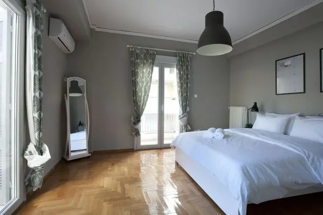 Ambelokipi. Spacious Sunny Apartment - Oda