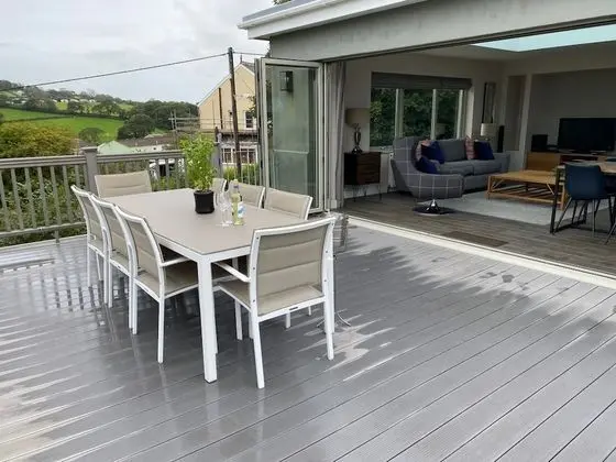Amber Cottage - Luxury Cottage Hot Tub Sea Views and Log Burner