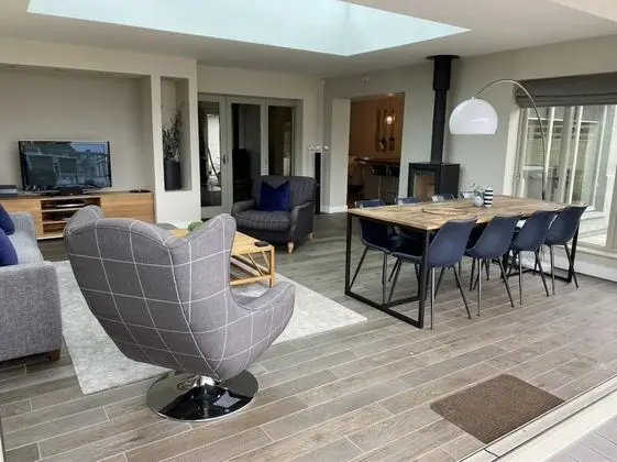 Amber Cottage - Luxury Cottage Hot Tub Sea Views and Log Burner - İç Mekan