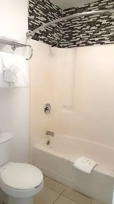 Amber Inn & Suites