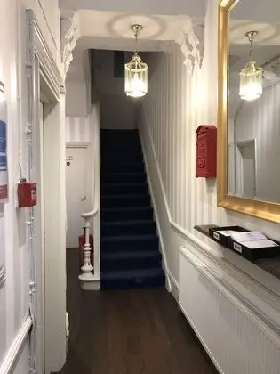 Amber Hotel - Lobi
