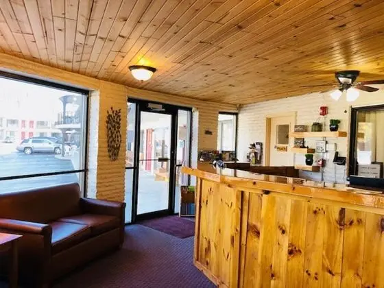 Amber's Inn & Suites - Lobi