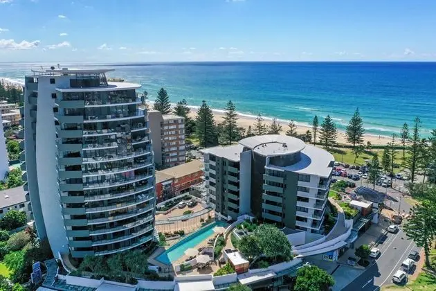 Ambience on Burleigh Beach - Öne Çıkan Resim