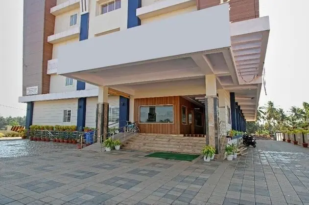 Hotel Ambika International Byndoor - Dış Mekan